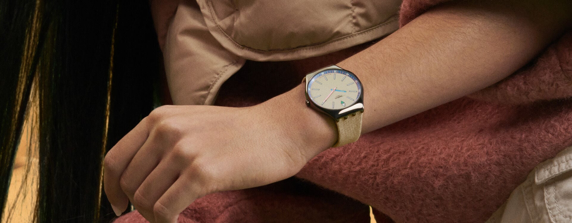 Reloj Swatch Mujer Skin Irony Contrasted Simplicity SYXG120M
